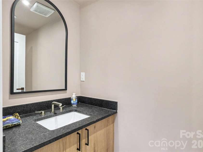 5447 Topping Place, Charlotte, NC 28209.  MLS# CAR4429089, YatesRealty ID 36246. 