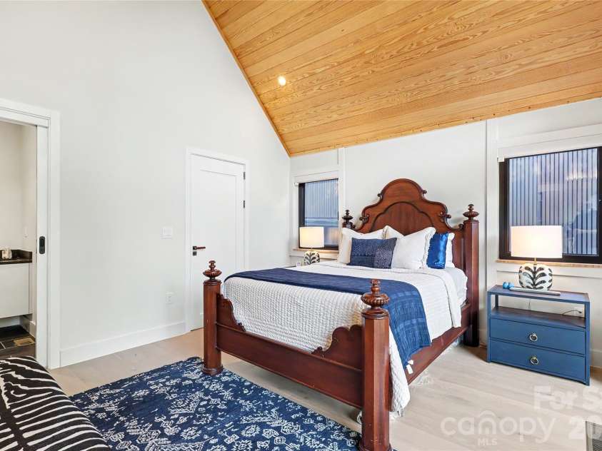 5447 Topping Place, Charlotte, NC 28209.  MLS# CAR4429089, YatesRealty ID 36246. 