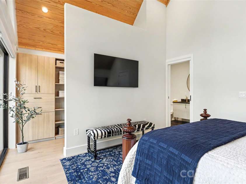 5447 Topping Place, Charlotte, NC 28209.  MLS# CAR4429089, YatesRealty ID 36246. 