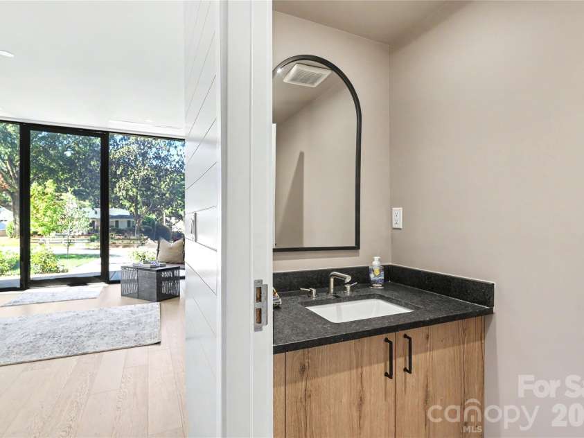 5447 Topping Place, Charlotte, NC 28209.  MLS# CAR4429089, YatesRealty ID 36246. Powder Room