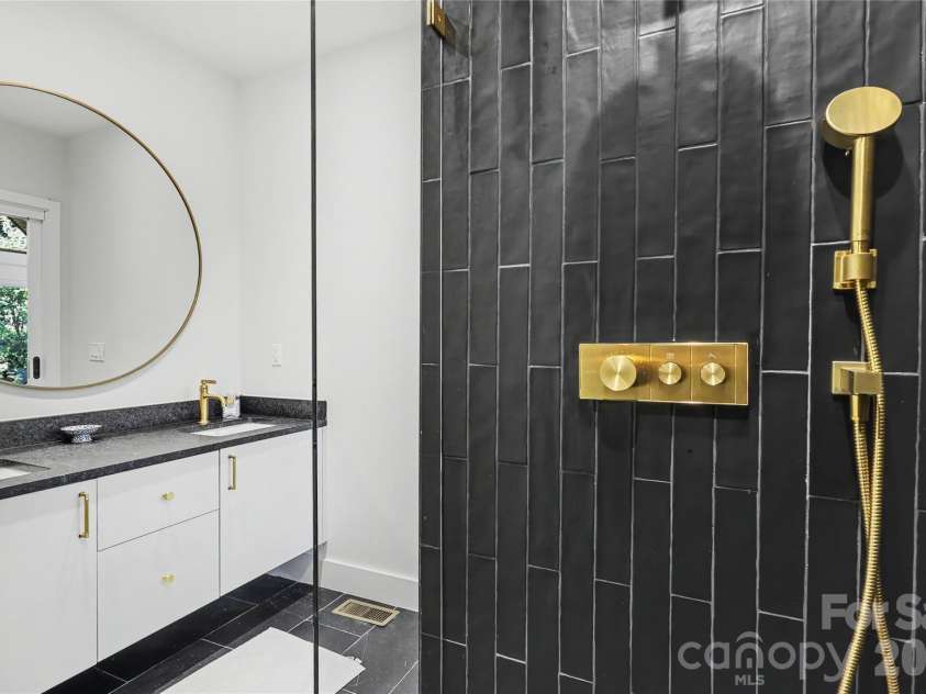 5447 Topping Place, Charlotte, NC 28209.  MLS# CAR4429089, YatesRealty ID 36246. Primary Bathroom