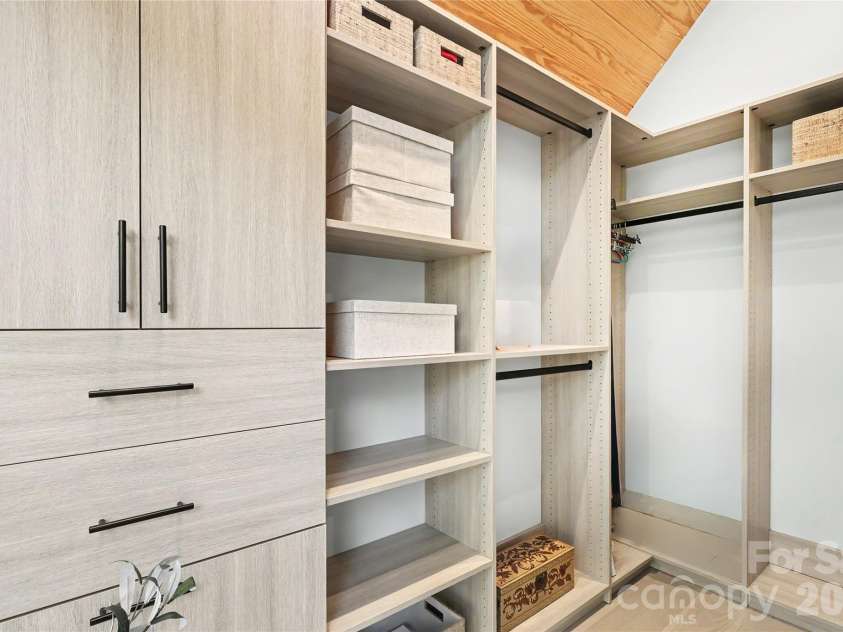 5447 Topping Place, Charlotte, NC 28209.  MLS# CAR4429089, YatesRealty ID 36246. Primary Closet