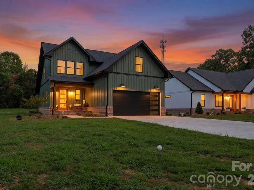 75 2nd Avenue, Taylorsville, NC 28681.  MLS# CAR4394328, YatesRealty ID 36247. 