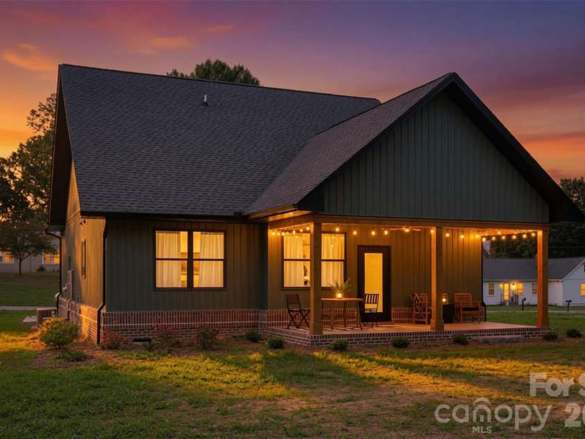 75 2nd Avenue, Taylorsville, NC 28681.  MLS# CAR4394328, YatesRealty ID 36247. 