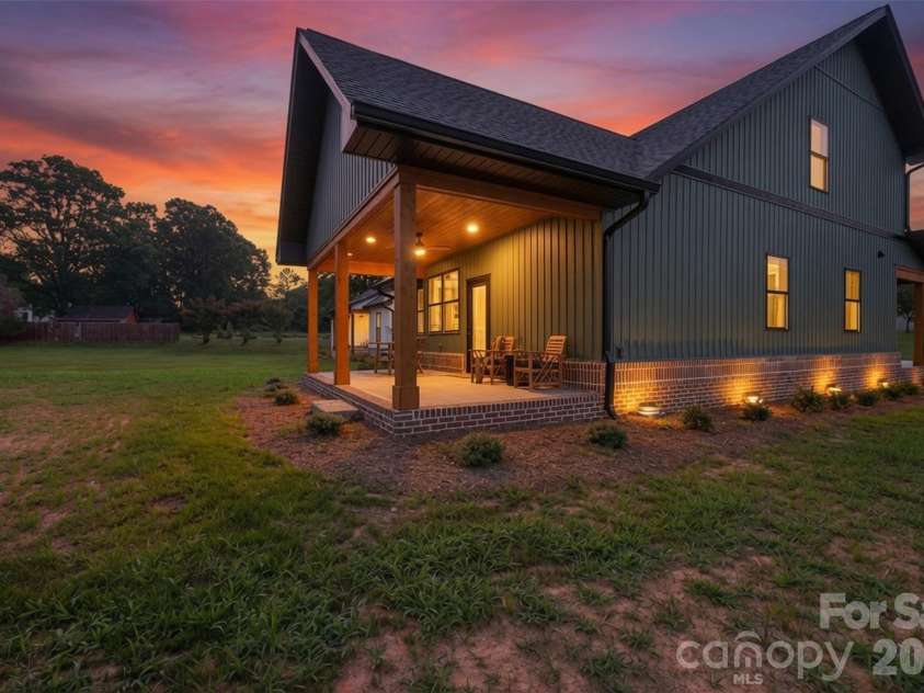 75 2nd Avenue, Taylorsville, NC 28681.  MLS# CAR4394328, YatesRealty ID 36247. 