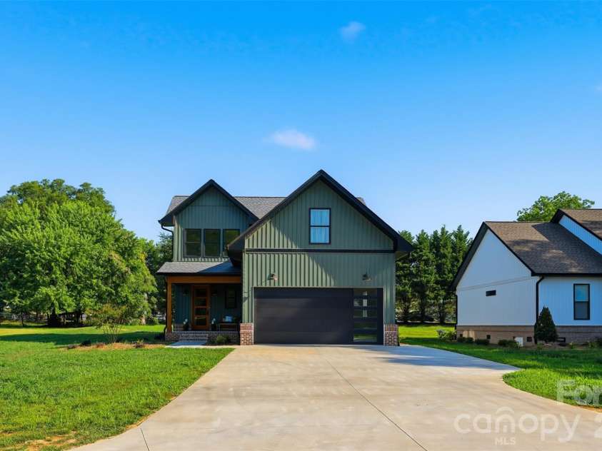 75 2nd Avenue, Taylorsville, NC 28681.  MLS# CAR4394328, YatesRealty ID 36247. 