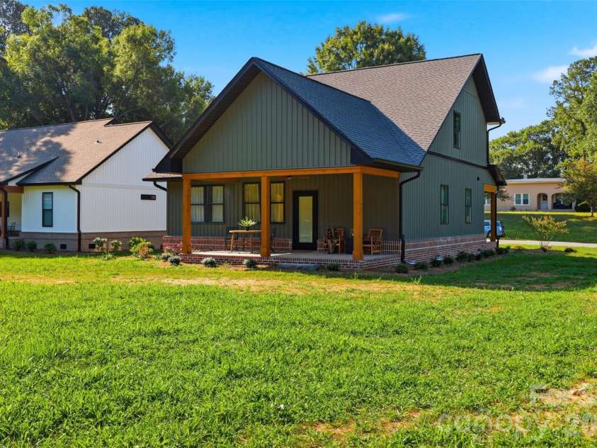75 2nd Avenue, Taylorsville, NC 28681.  MLS# CAR4394328, YatesRealty ID 36247. 