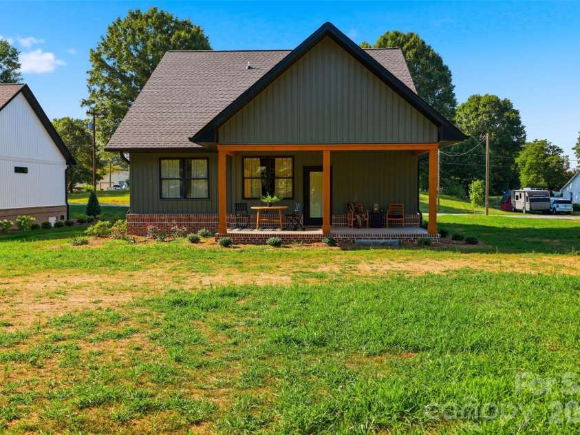 75 2nd Avenue, Taylorsville, NC 28681.  MLS# CAR4394328, YatesRealty ID 36247. 