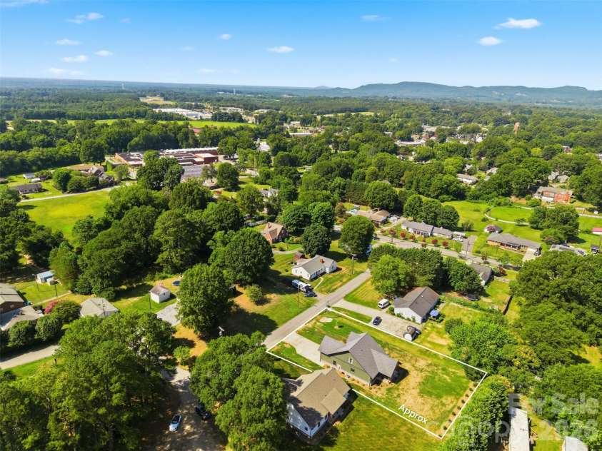 75 2nd Avenue, Taylorsville, NC 28681.  MLS# CAR4394328, YatesRealty ID 36247. 
