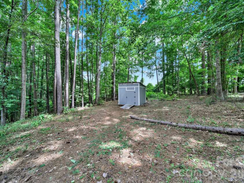 123 Greentree Drive, Mooresville, NC 28117.  MLS# CAR4392693, YatesRealty ID 36248. 