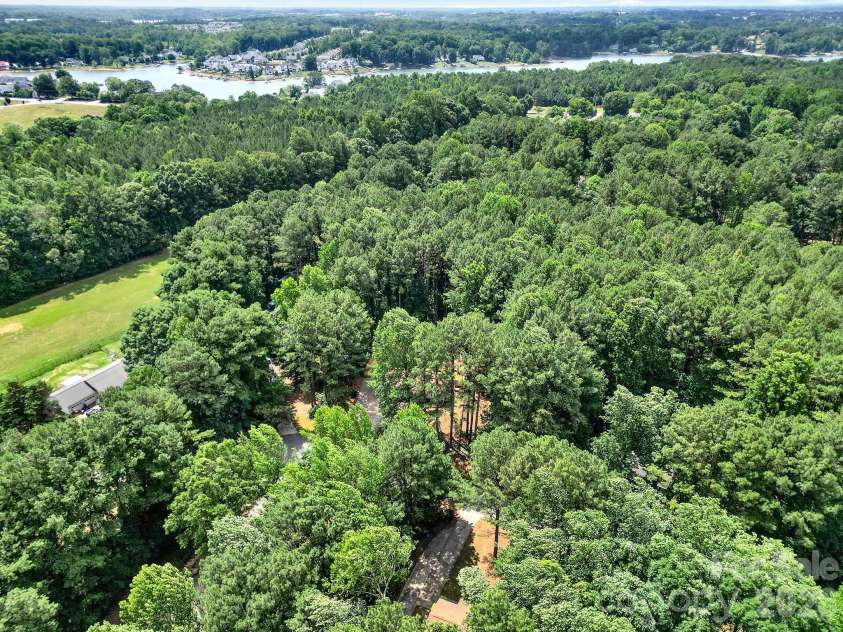 123 Greentree Drive, Mooresville, NC 28117.  MLS# CAR4392693, YatesRealty ID 36248. 