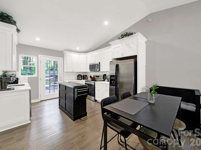123 Greentree Drive, Mooresville, NC 28117.  MLS# CAR4392693, YatesRealty ID 36248. Dining Area