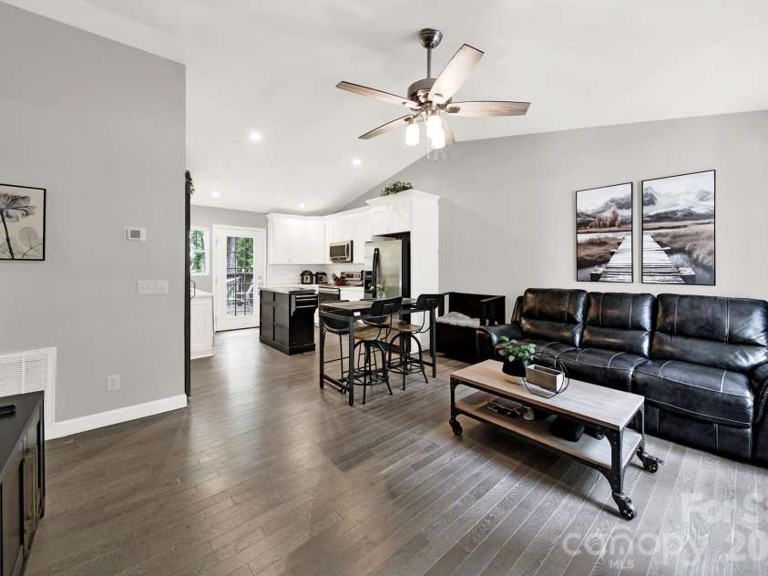 123 Greentree Drive, Mooresville, NC 28117.  MLS# CAR4392693, YatesRealty ID 36248. Family Room