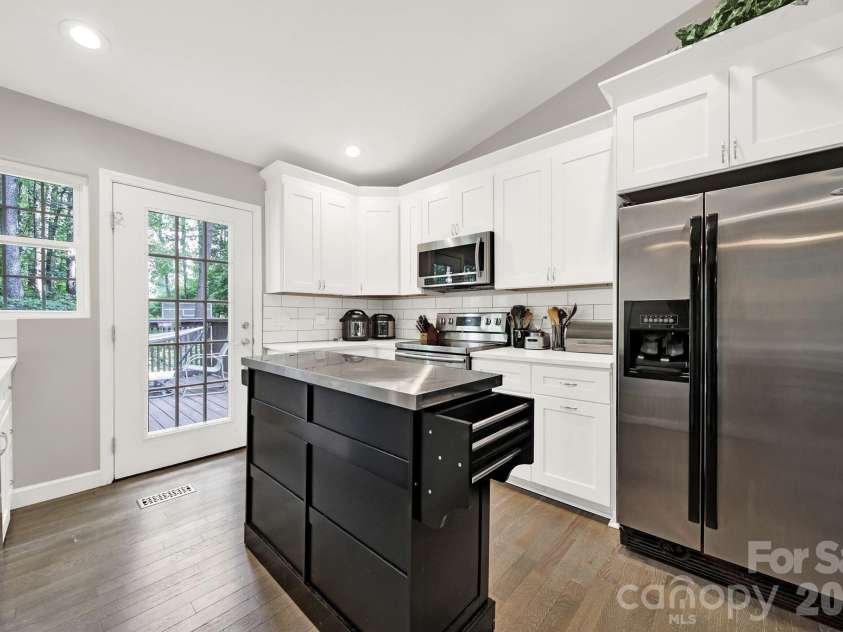 123 Greentree Drive, Mooresville, NC 28117.  MLS# CAR4392693, YatesRealty ID 36248. Kitchen