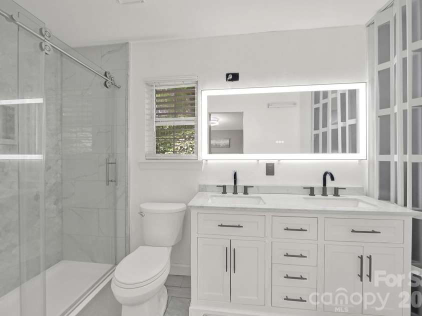 123 Greentree Drive, Mooresville, NC 28117.  MLS# CAR4392693, YatesRealty ID 36248. Primary Bathroom