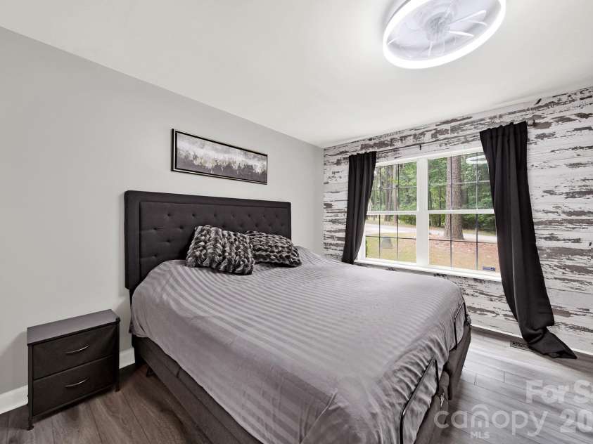 123 Greentree Drive, Mooresville, NC 28117.  MLS# CAR4392693, YatesRealty ID 36248. Primary Bedroom