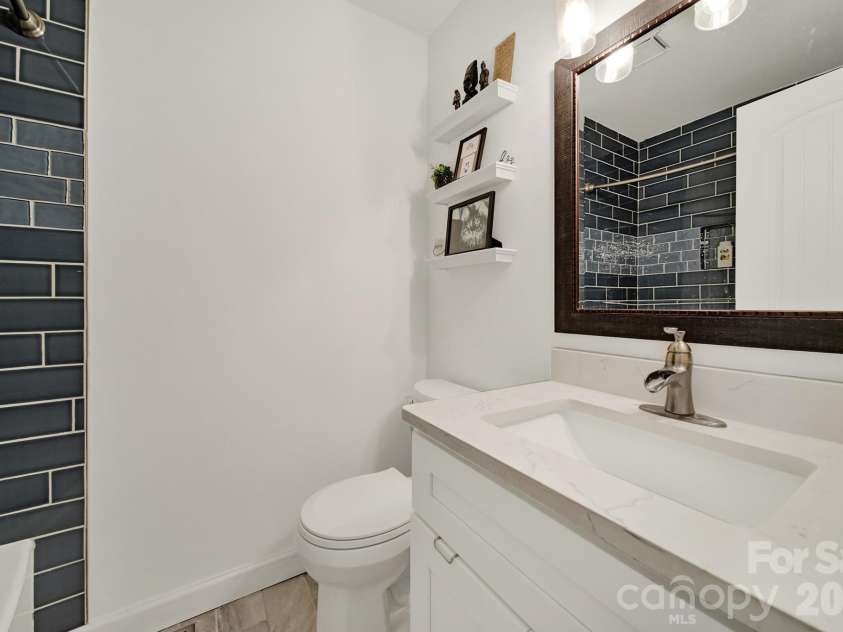 123 Greentree Drive, Mooresville, NC 28117.  MLS# CAR4392693, YatesRealty ID 36248. Secondary Bathroom