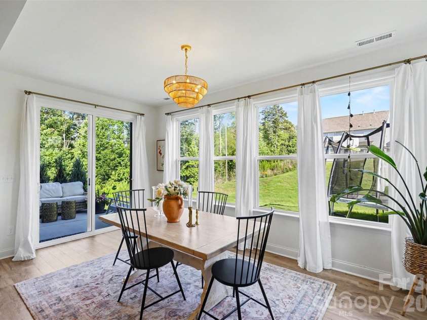 15228 Shallow Ridge Road, Charlotte, NC 28278.  MLS# CAR4393956, YatesRealty ID 36249. Dining