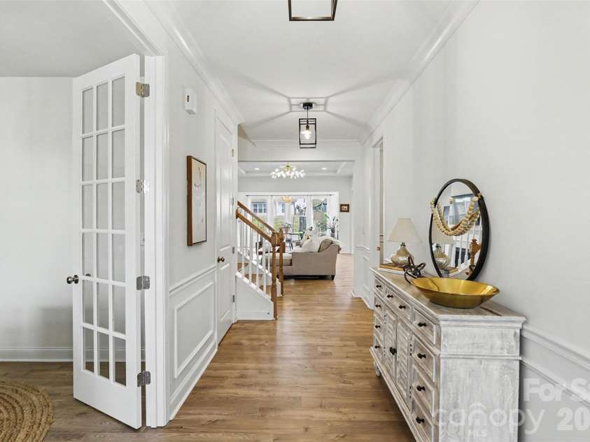 15228 Shallow Ridge Road, Charlotte, NC 28278.  MLS# CAR4393956, YatesRealty ID 36249. Foyer