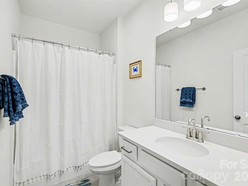 15228 Shallow Ridge Road, Charlotte, NC 28278.  MLS# CAR4393956, YatesRealty ID 36249. Full Bathroom