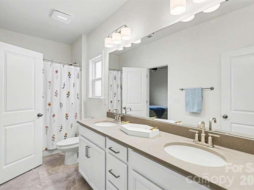 15228 Shallow Ridge Road, Charlotte, NC 28278.  MLS# CAR4393956, YatesRealty ID 36249. Full Bathroom