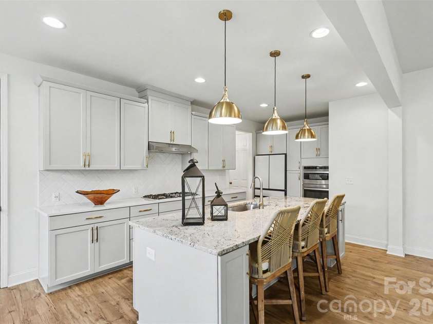 15228 Shallow Ridge Road, Charlotte, NC 28278.  MLS# CAR4393956, YatesRealty ID 36249. Kitchen