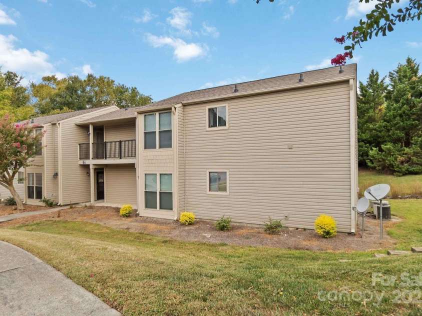 11001 Running Ridge Road, Charlotte, NC 28226.  MLS# CAR4304011, YatesRealty ID 3625. 