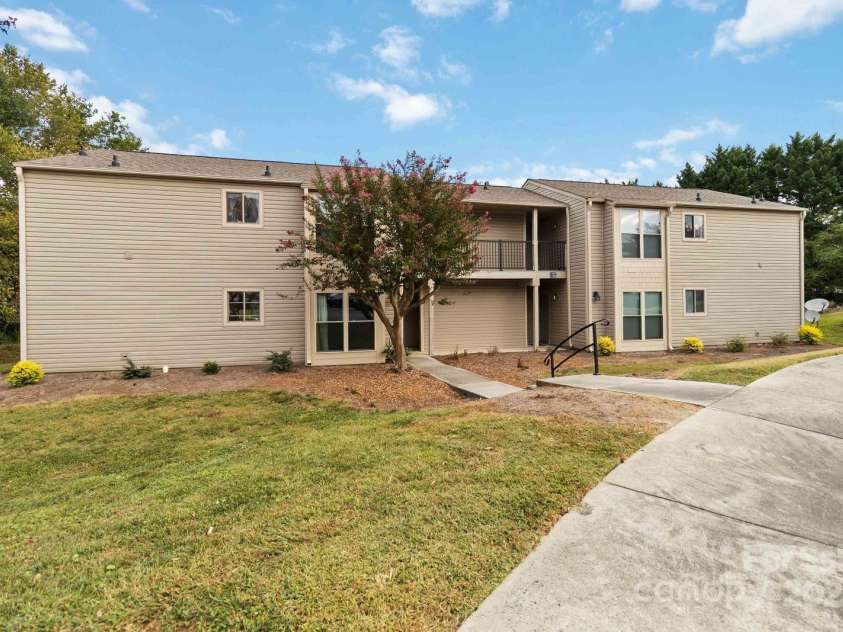 11001 Running Ridge Road, Charlotte, NC 28226.  MLS# CAR4304011, YatesRealty ID 3625. 