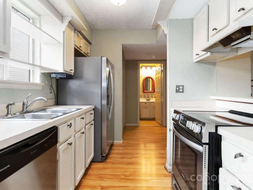 11001 Running Ridge Road, Charlotte, NC 28226.  MLS# CAR4304011, YatesRealty ID 3625. 