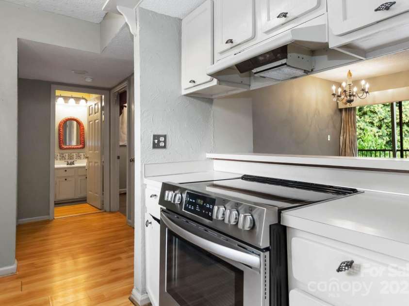 11001 Running Ridge Road, Charlotte, NC 28226.  MLS# CAR4304011, YatesRealty ID 3625. 