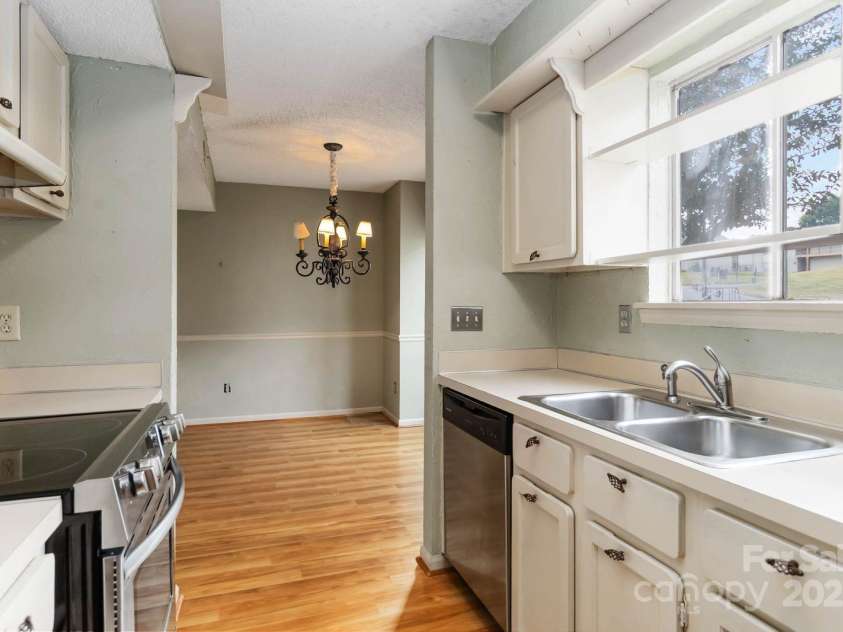 11001 Running Ridge Road, Charlotte, NC 28226.  MLS# CAR4304011, YatesRealty ID 3625. 