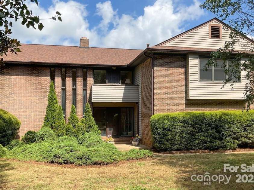 4220 Honeysuckle Road, Rock Hill, SC 29732.  MLS# CAR4225925, YatesRealty ID 3625. 