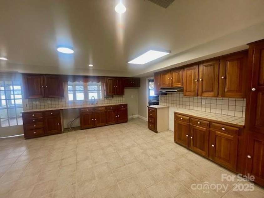 4220 Honeysuckle Road, Rock Hill, SC 29732.  MLS# CAR4225925, YatesRealty ID 3625. Kitchen