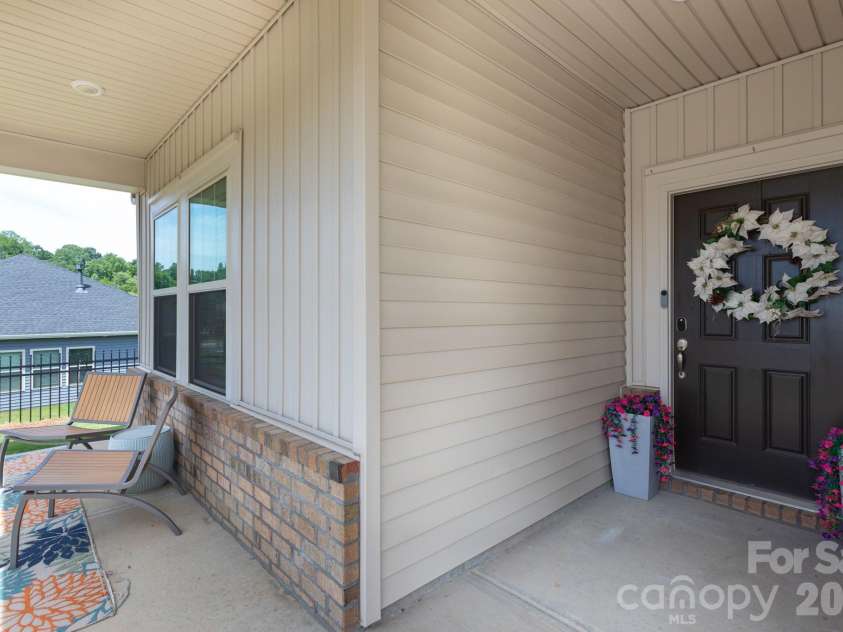 11809 Red Leaf Drive, Charlotte, NC 28215.  MLS# CAR4397406, YatesRealty ID 36251. 