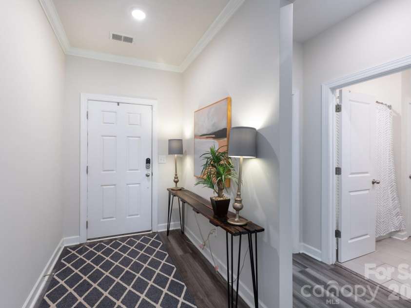 11809 Red Leaf Drive, Charlotte, NC 28215.  MLS# CAR4397406, YatesRealty ID 36251. 