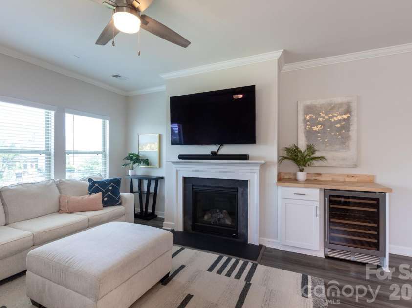 11809 Red Leaf Drive, Charlotte, NC 28215.  MLS# CAR4397406, YatesRealty ID 36251. 