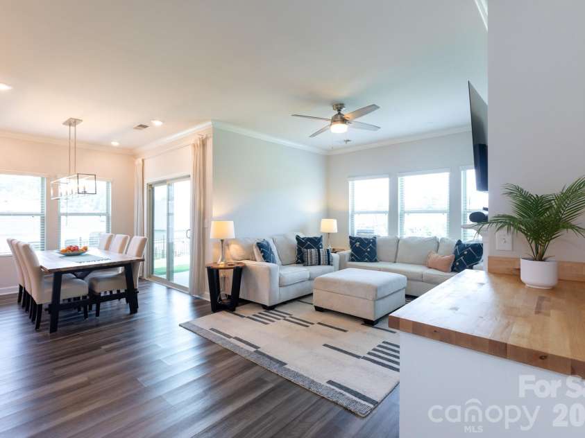 11809 Red Leaf Drive, Charlotte, NC 28215.  MLS# CAR4397406, YatesRealty ID 36251. 