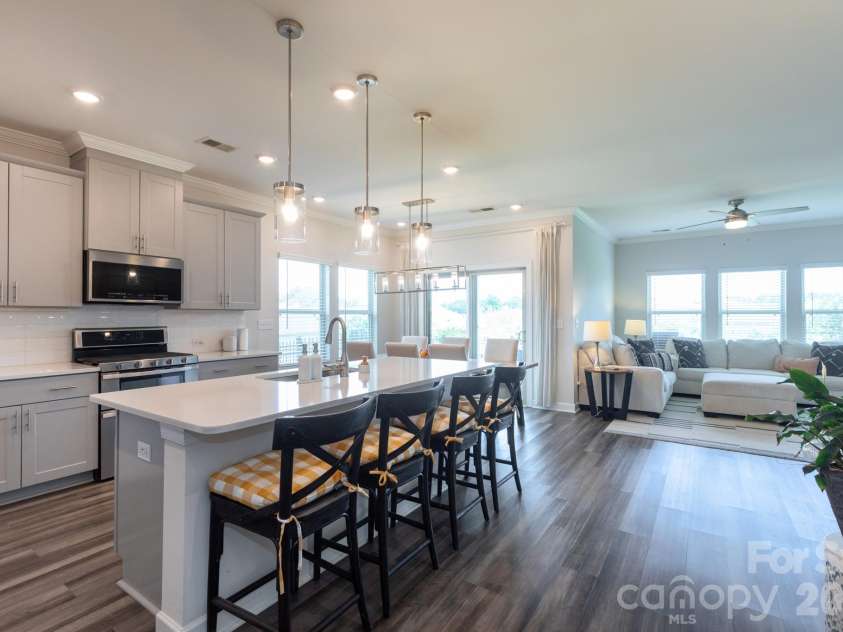 11809 Red Leaf Drive, Charlotte, NC 28215.  MLS# CAR4397406, YatesRealty ID 36251. 