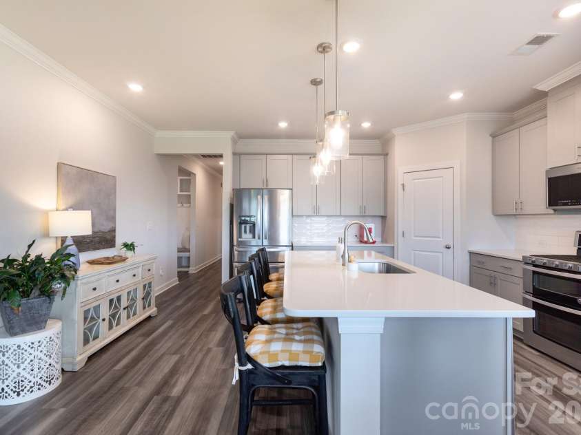 11809 Red Leaf Drive, Charlotte, NC 28215.  MLS# CAR4397406, YatesRealty ID 36251. 