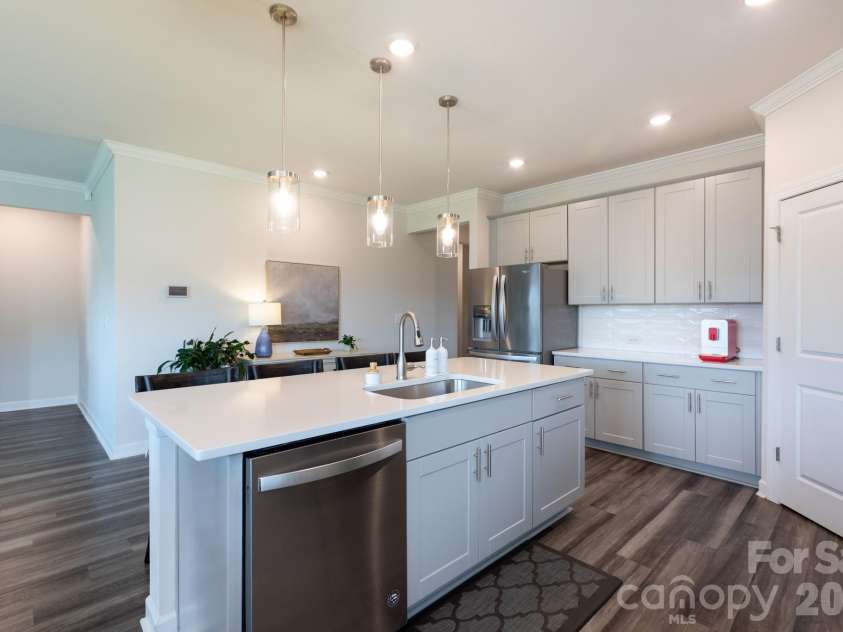 11809 Red Leaf Drive, Charlotte, NC 28215.  MLS# CAR4397406, YatesRealty ID 36251. 