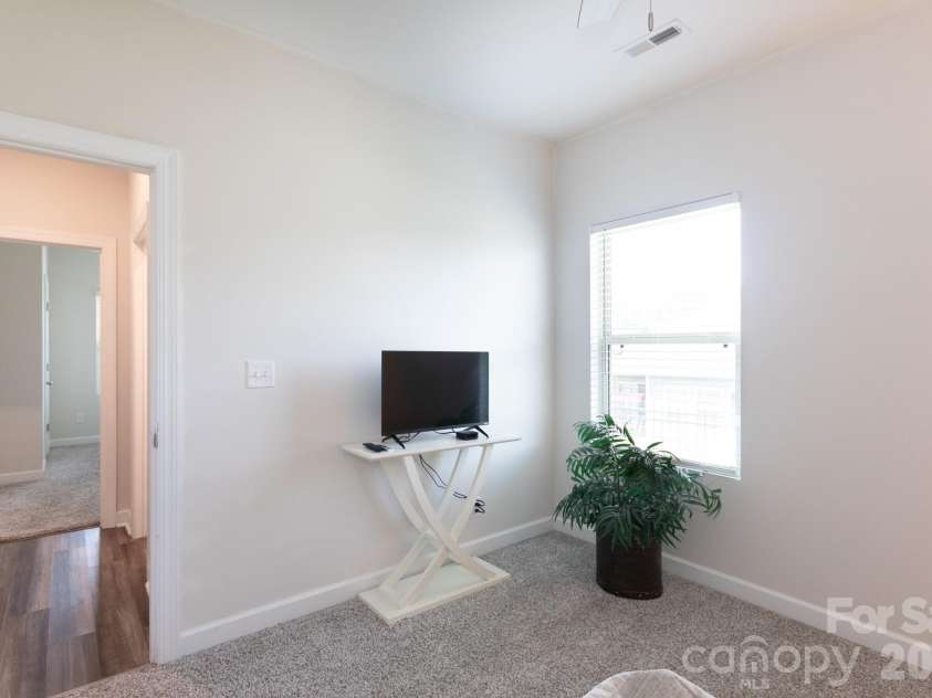 11809 Red Leaf Drive, Charlotte, NC 28215.  MLS# CAR4397406, YatesRealty ID 36251. 