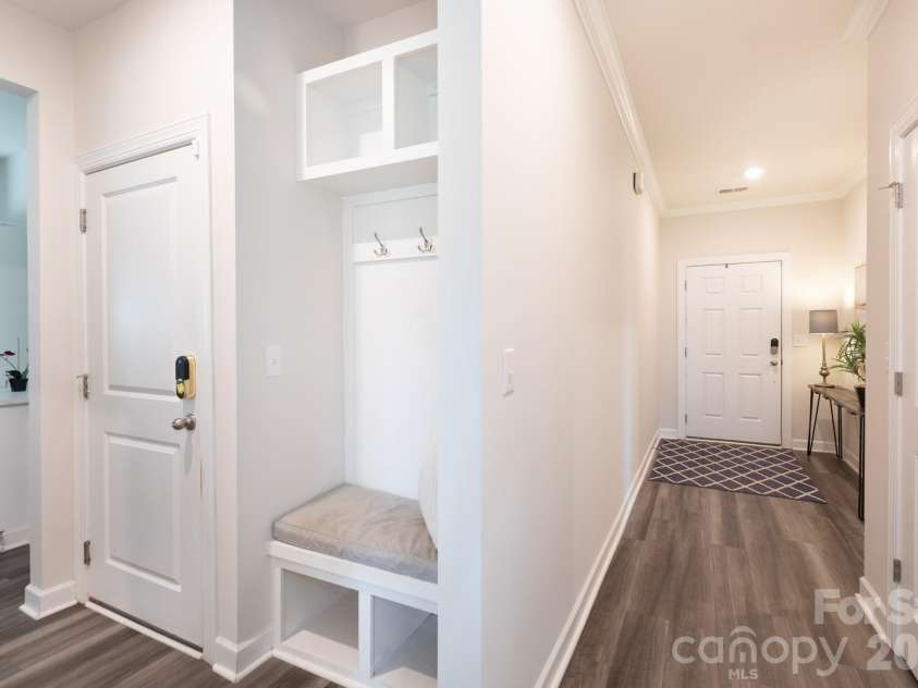 11809 Red Leaf Drive, Charlotte, NC 28215.  MLS# CAR4397406, YatesRealty ID 36251. 