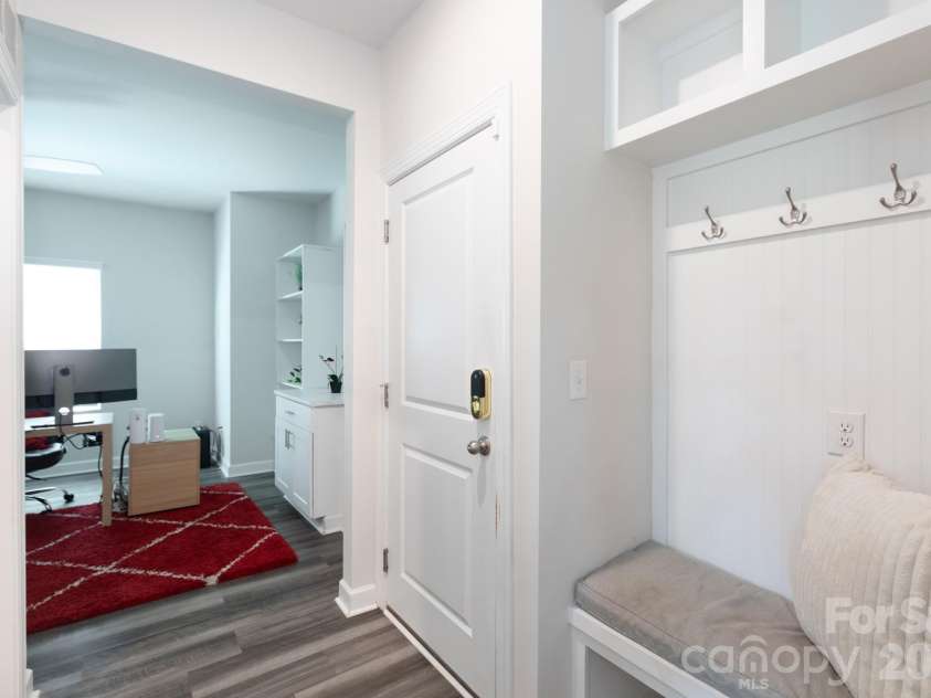 11809 Red Leaf Drive, Charlotte, NC 28215.  MLS# CAR4397406, YatesRealty ID 36251. 