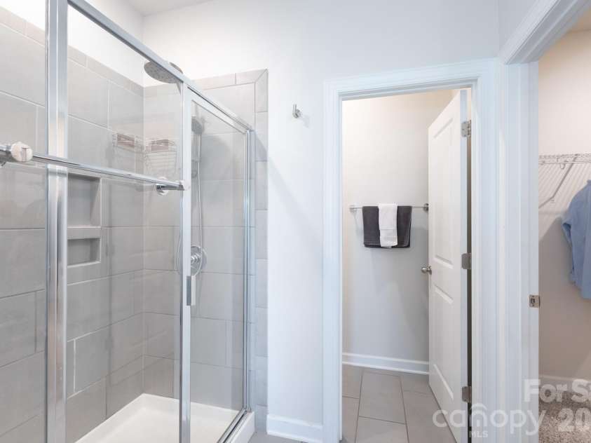 11809 Red Leaf Drive, Charlotte, NC 28215.  MLS# CAR4397406, YatesRealty ID 36251. 