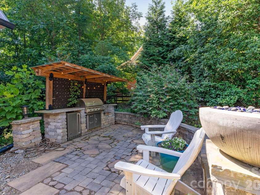 1915 Lynmore Drive, Sherrills Ford, NC 28673.  MLS# CAR4397837, YatesRealty ID 36252. Backyard grill area
