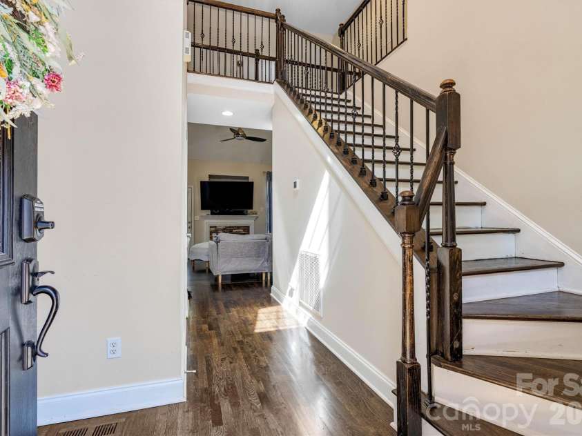 1915 Lynmore Drive, Sherrills Ford, NC 28673.  MLS# CAR4397837, YatesRealty ID 36252. Front entryway
