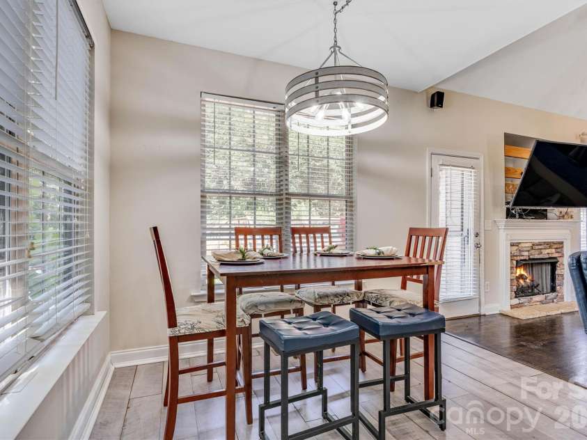1915 Lynmore Drive, Sherrills Ford, NC 28673.  MLS# CAR4397837, YatesRealty ID 36252. Kitchen dining area