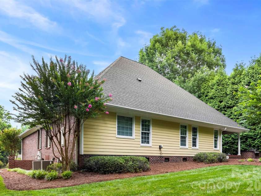 100 Jason Drive, Kings Mountain, NC 28086.  MLS# CAR4398566, YatesRealty ID 36253. 