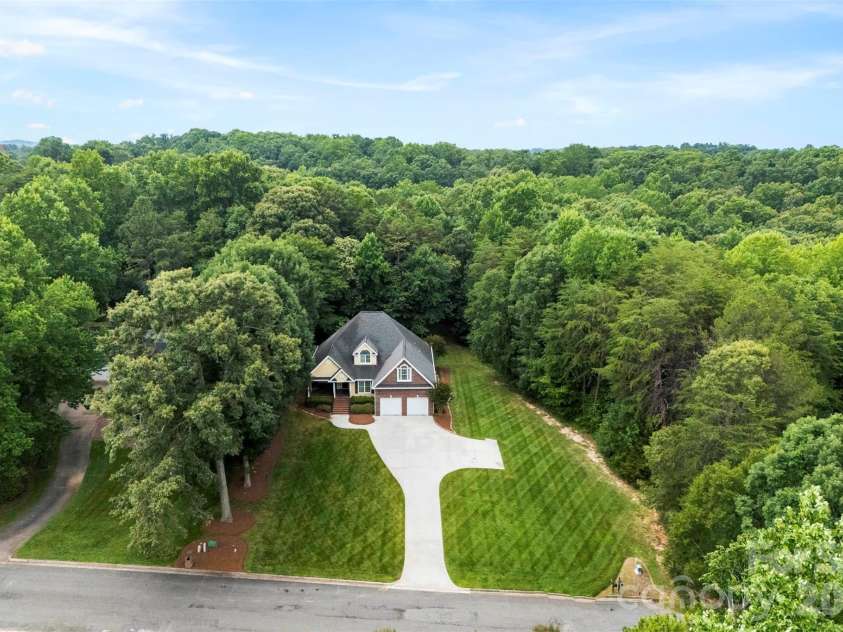 100 Jason Drive, Kings Mountain, NC 28086.  MLS# CAR4398566, YatesRealty ID 36253. 