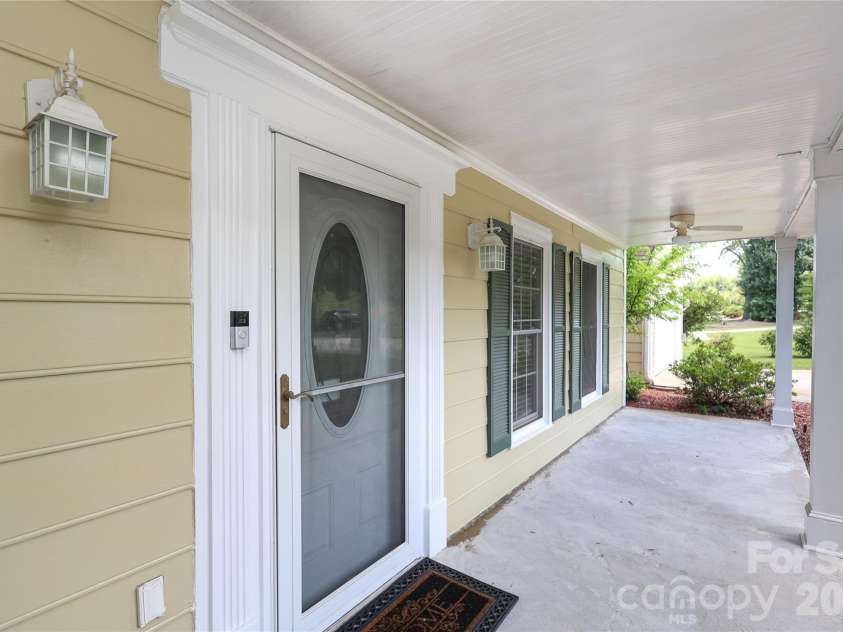 2248 Lawton Bluff Road, Charlotte, NC 28226.  MLS# CAR4399037, YatesRealty ID 36254. 